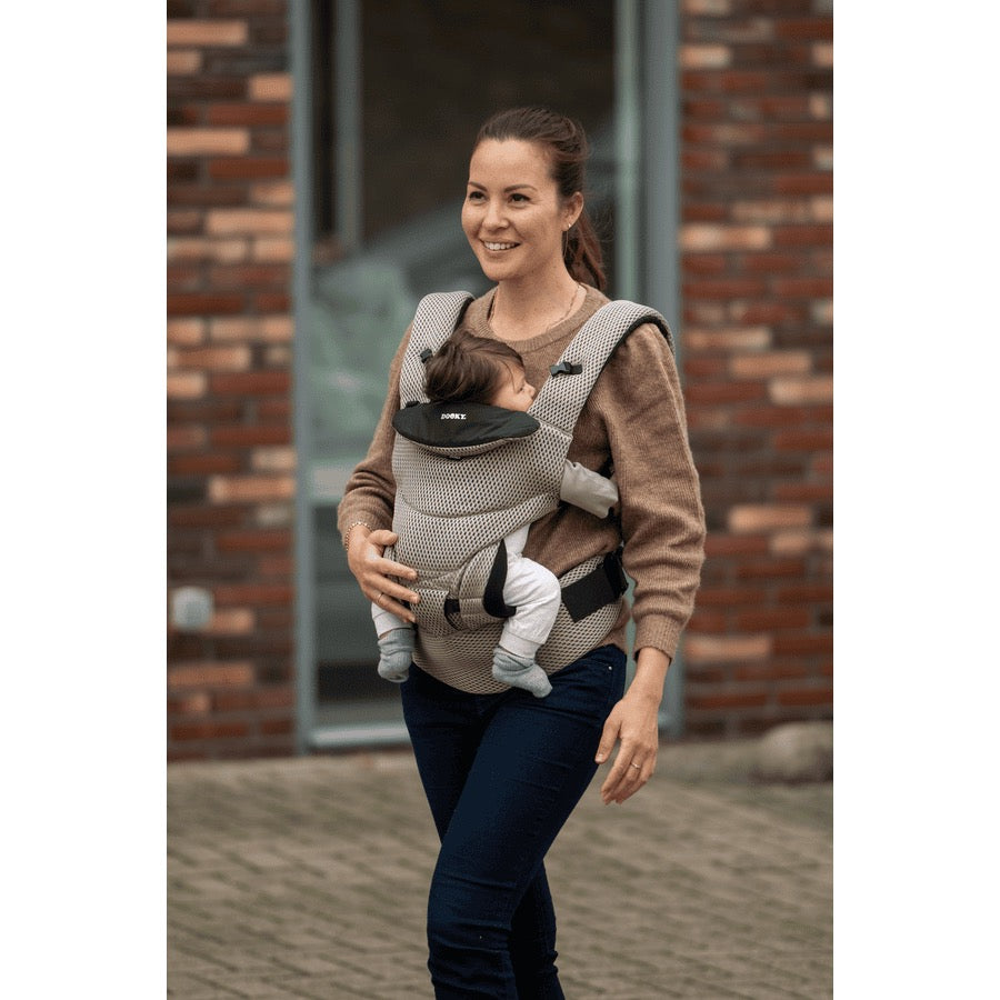 Dooky Carrier - Babytrage Urban Comfort / Desert Beige